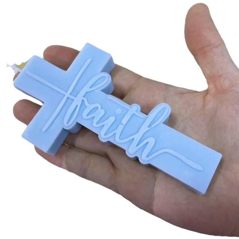 Grande bougie de baptême en forme de croix